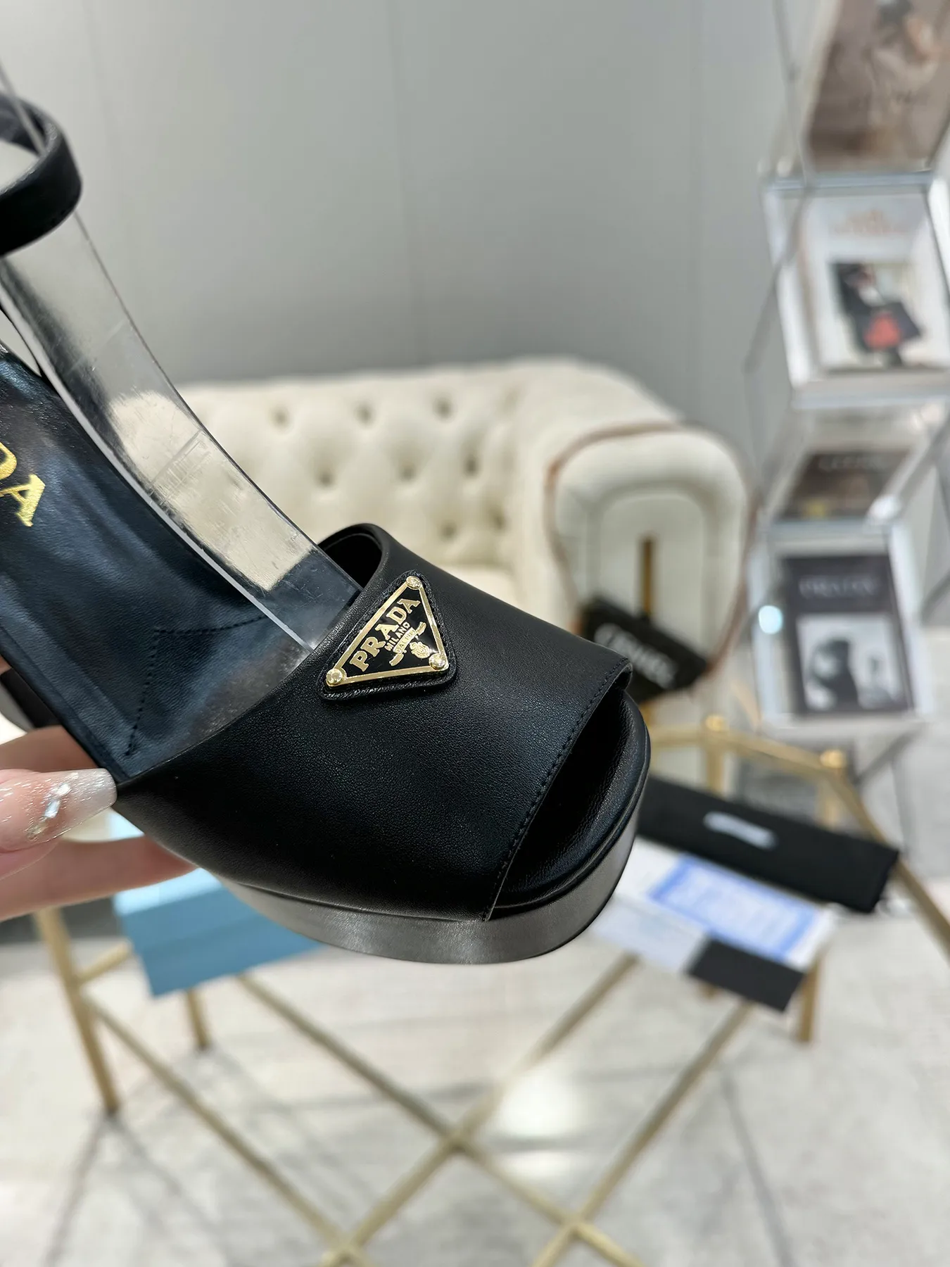 👟👟Ex-factory price 600👟👟 (imitation leather bottom-20) New arrival 👉Ready stock👈Remove the original board and make a 1:1 replica‼ ️The highest version ✅ Prada's early spring catwalk hot style 😘The latest spring style Thick heel square toe water platform series (genuine leather outsole) (simulated leather sole) A must-have for goddesses The upper and the feet are super beautiful 👉The upper is made of imported original calfskin, soft and textured, lining + foot pads, imported sheepskin lining, breathable and comfortable, private model water platform, heel, water platform 4M, heel height 13M Code number 35M-39M (34 40 41 42 customized, non-refundable and non-exchangeable)